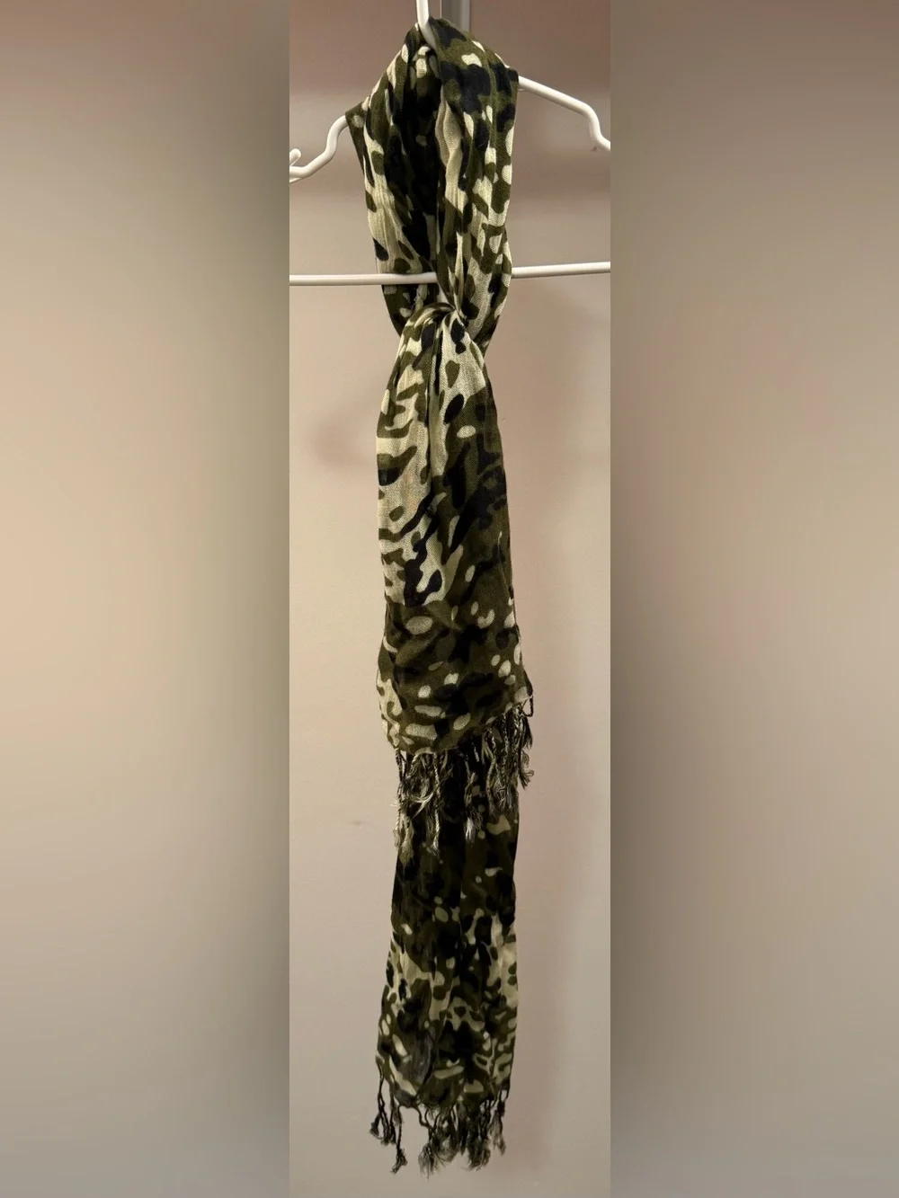 Women’s Camouflage Print Scarf in Olive Green